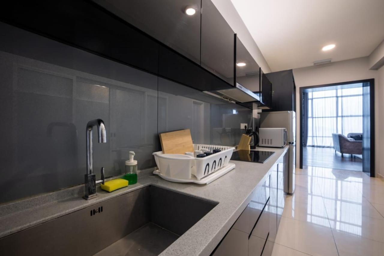 Loft Pano Seaview Suite 2 Bedroom By The Only Bnb Jelutong Luaran gambar